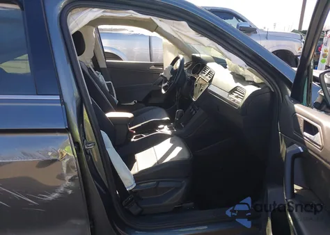 2019 Volkswagen Tiguan 2.0T Se/2.0T Sel/2.0T Sel R-Line/2.0T Sel R-Line Black z USA, uszkodzony, nr VIN 3VV2B7AX1KM189122